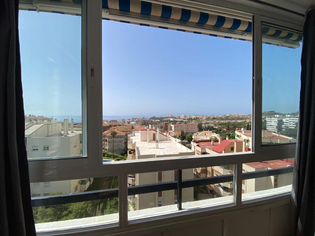 Apartamento con impresionante vista, piscina y parking Benalmádena Esterno foto