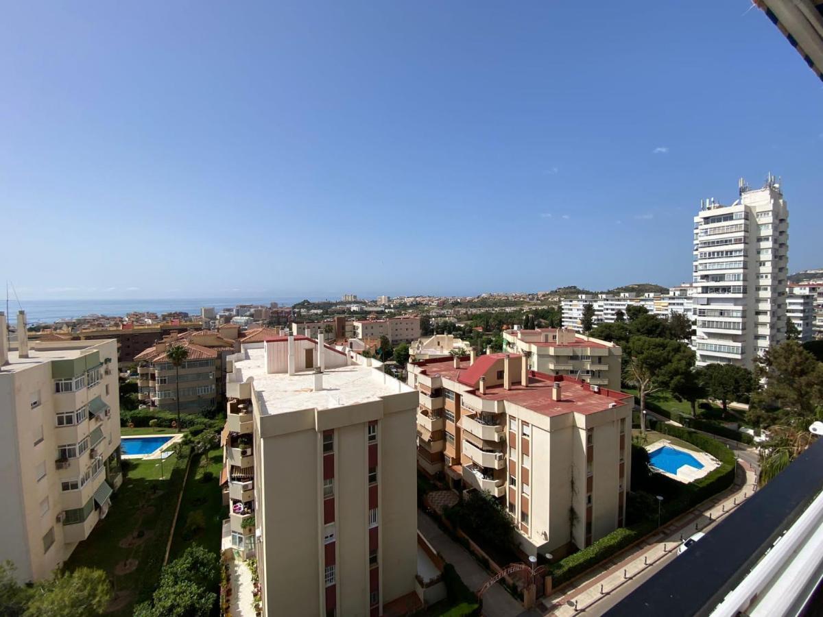 Apartamento con impresionante vista, piscina y parking Benalmádena Esterno foto
