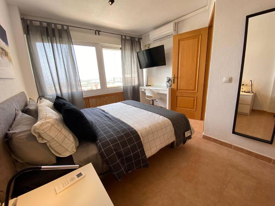 Apartamento con impresionante vista, piscina y parking Benalmádena Esterno foto