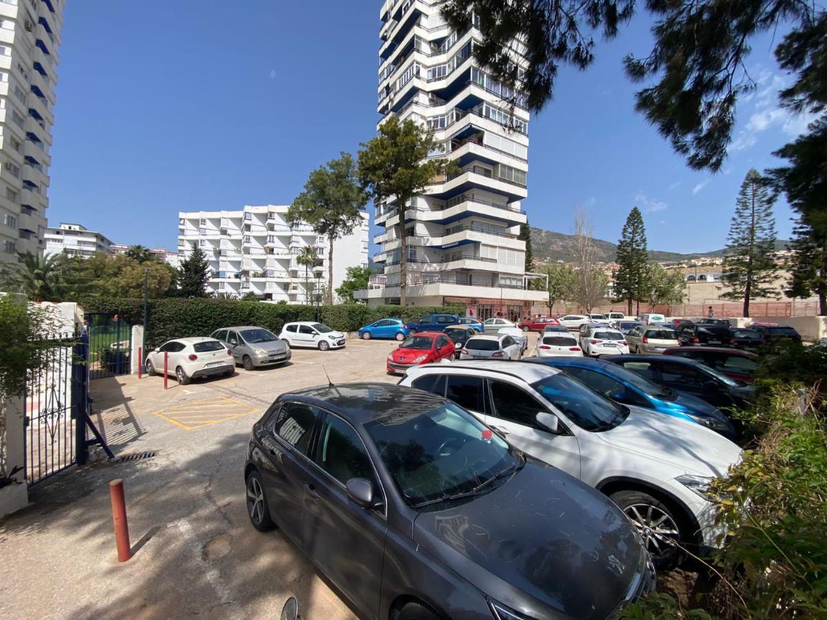 Apartamento con impresionante vista, piscina y parking Benalmádena Esterno foto