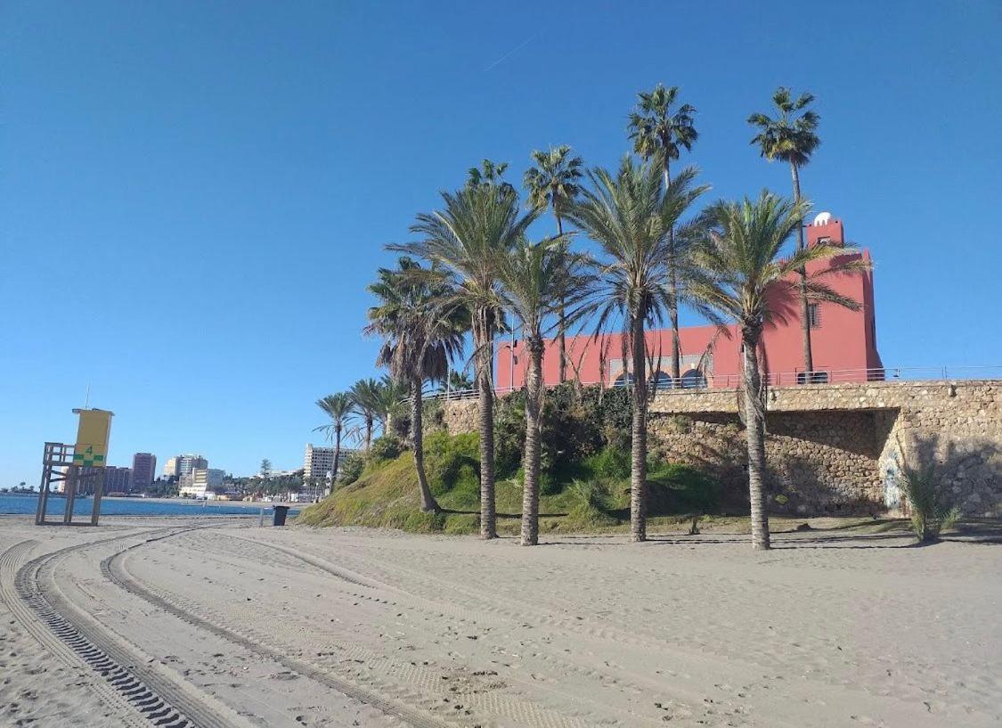 Apartamento con impresionante vista, piscina y parking Benalmádena Esterno foto