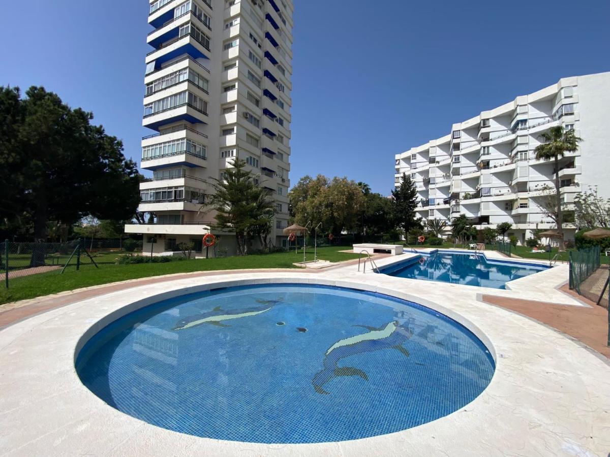 Apartamento con impresionante vista, piscina y parking Benalmádena Esterno foto