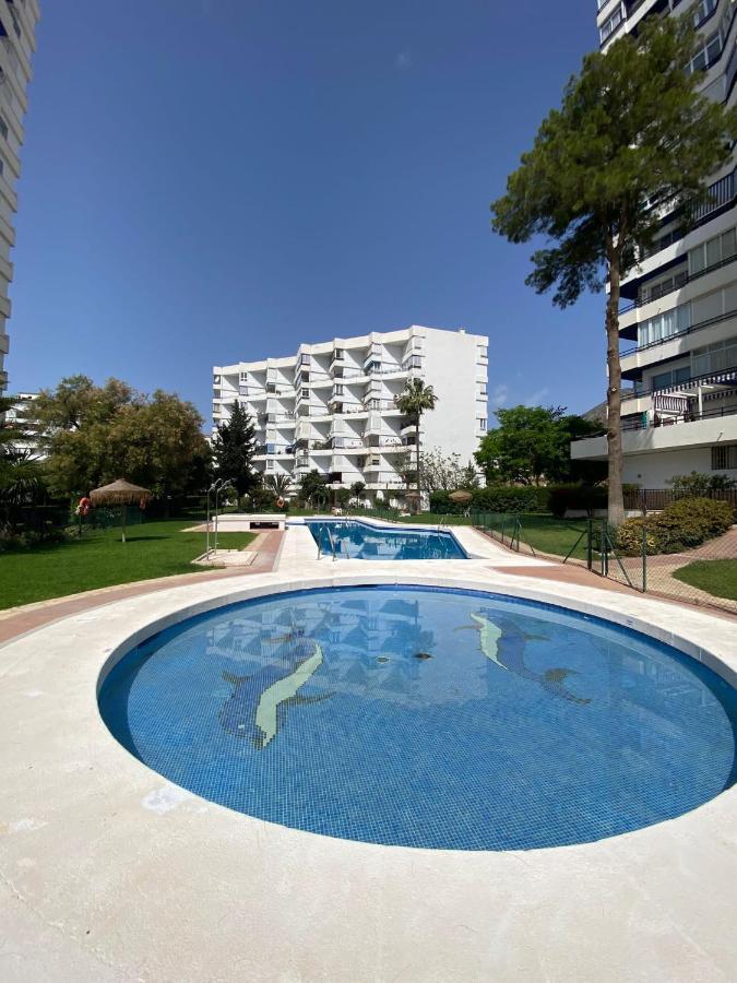 Apartamento con impresionante vista, piscina y parking Benalmádena Esterno foto
