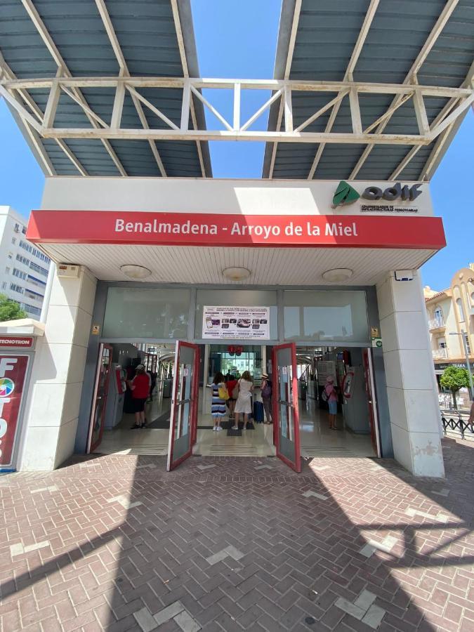 Apartamento con impresionante vista, piscina y parking Benalmádena Esterno foto
