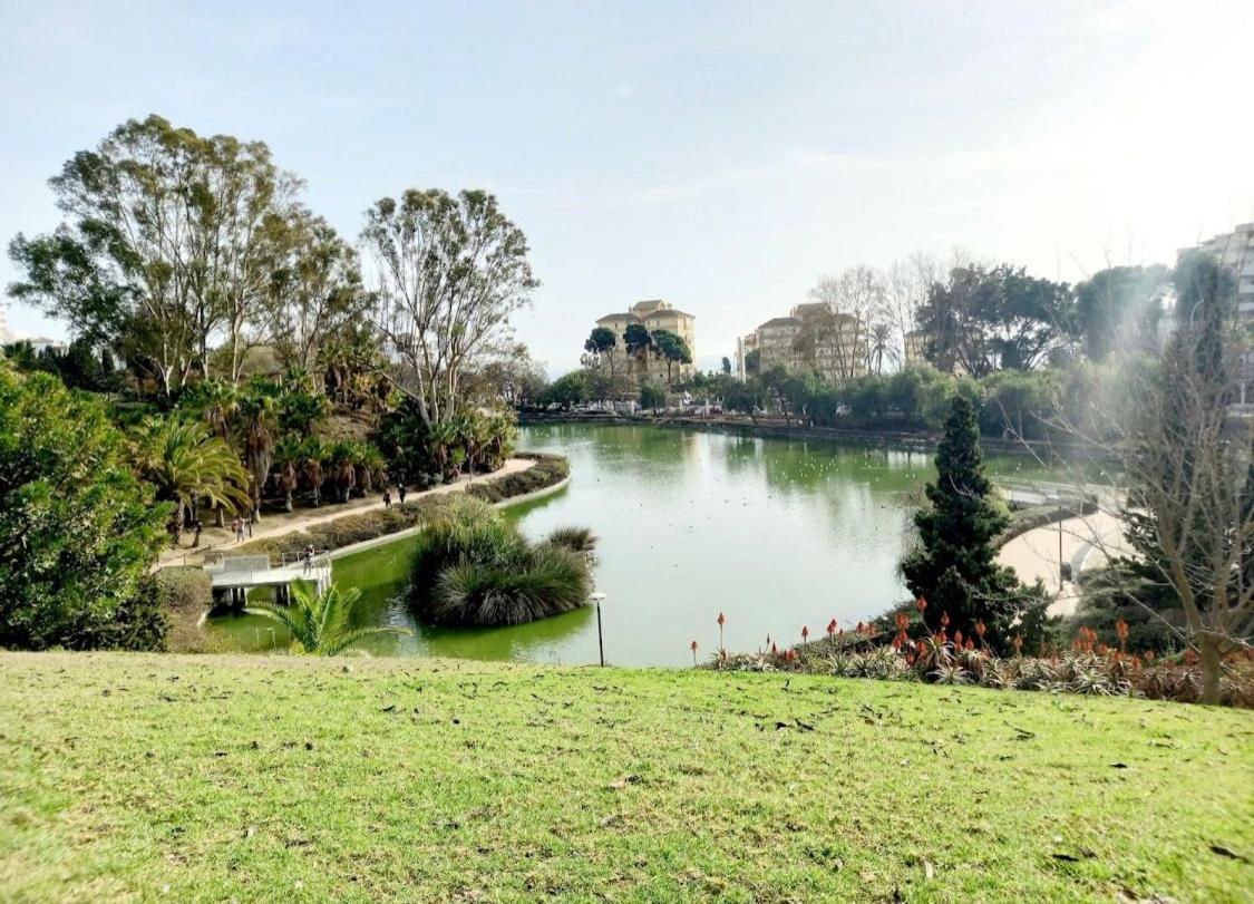 Apartamento con impresionante vista, piscina y parking Benalmádena Esterno foto